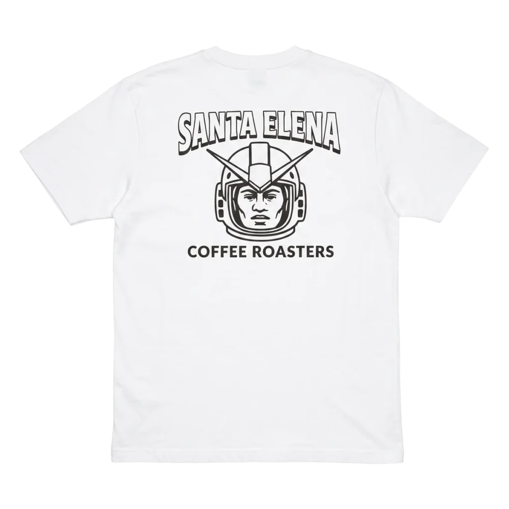 Playera blanca de Santa Elena con el logo del piloto estampado en la espalda